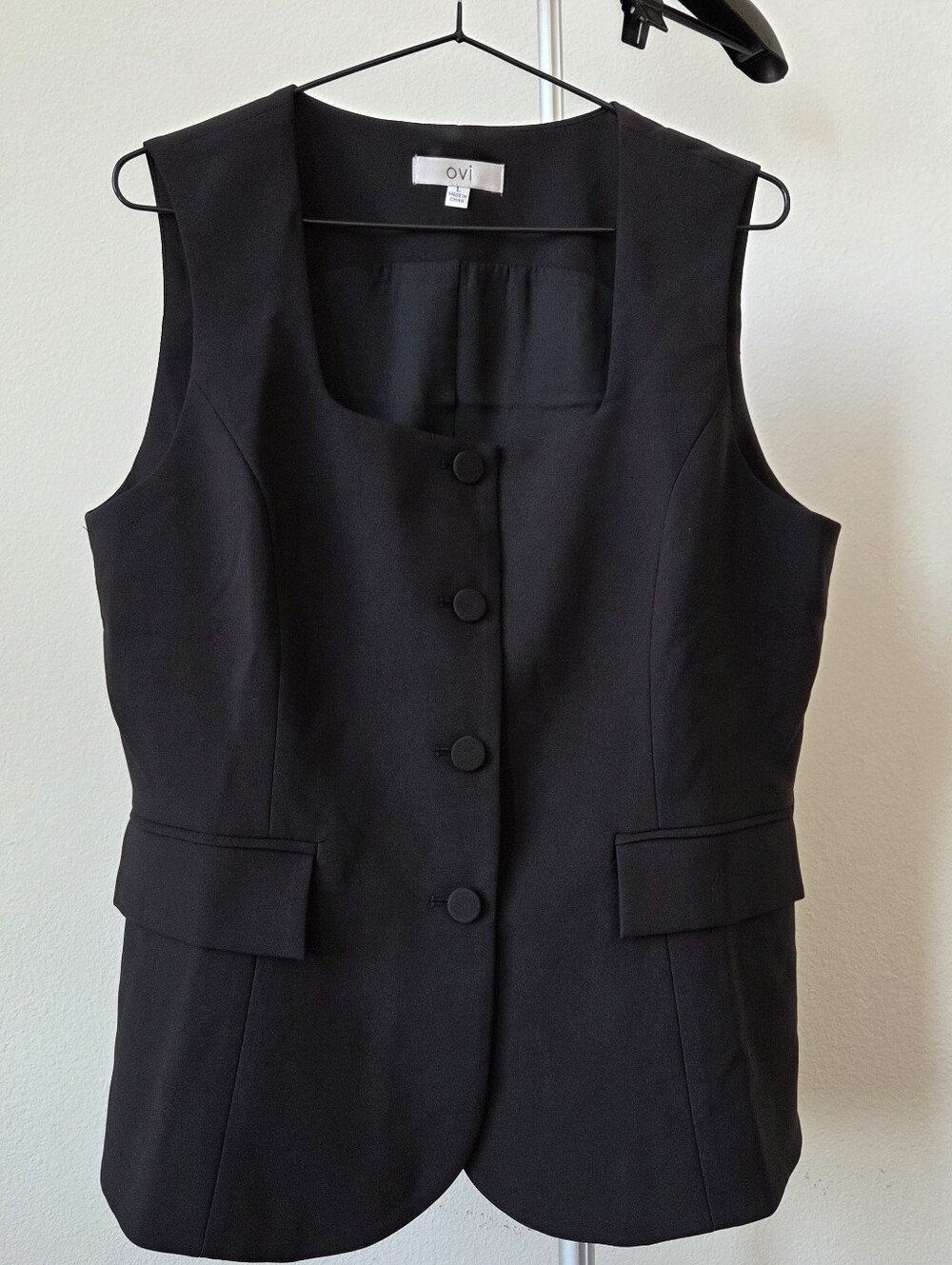 NWOT Chic Women's Black Sleeveless Button-Front Smart Casual Vest Size L